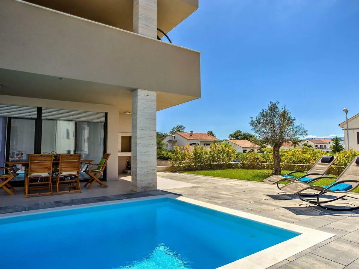 Apartment Vid By Interhome Vantacici