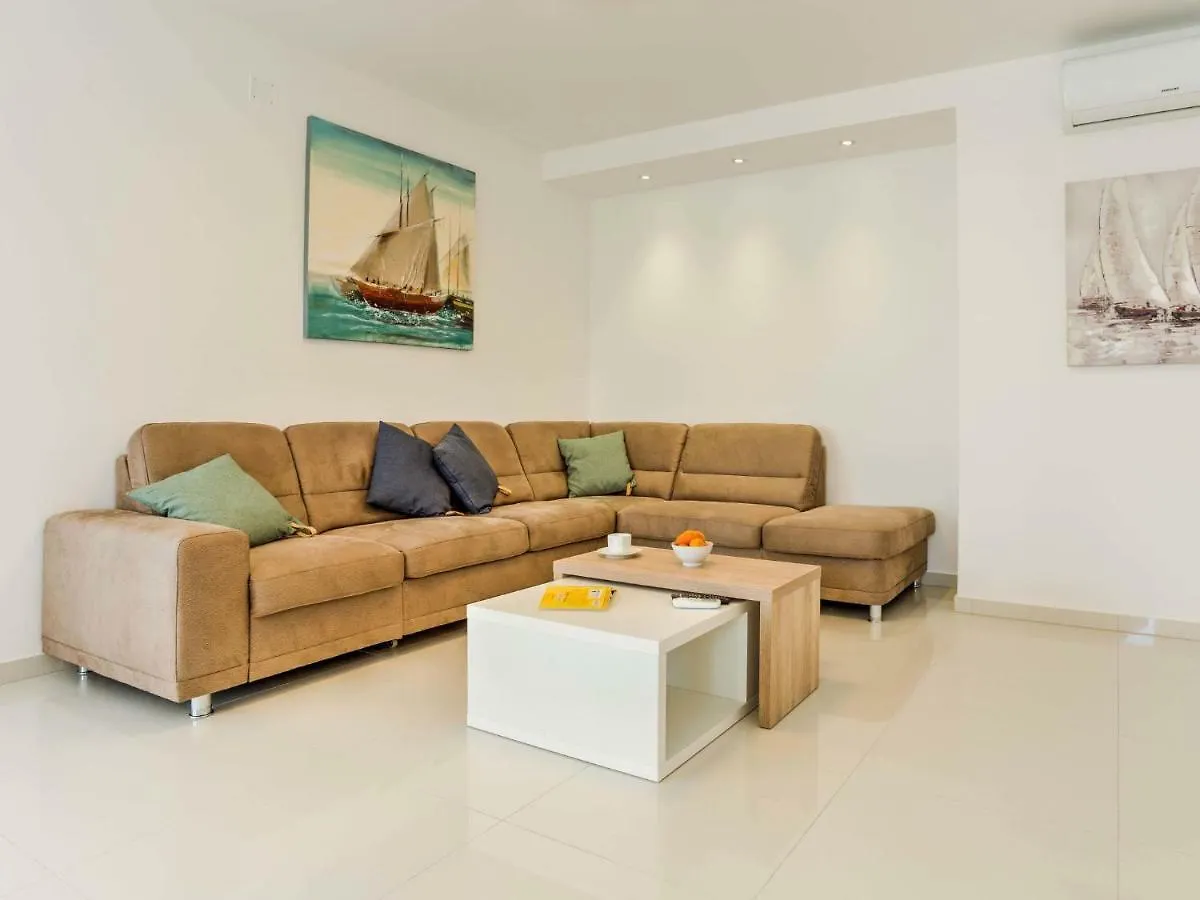 Apartment Vid By Interhome Vantacici